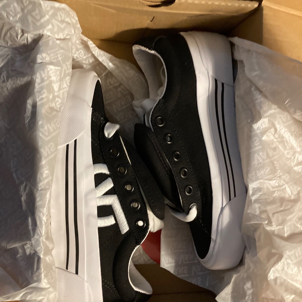 women’s Sid Ni shoes tennis size 6 black laces Vans - Picture 4 of 5